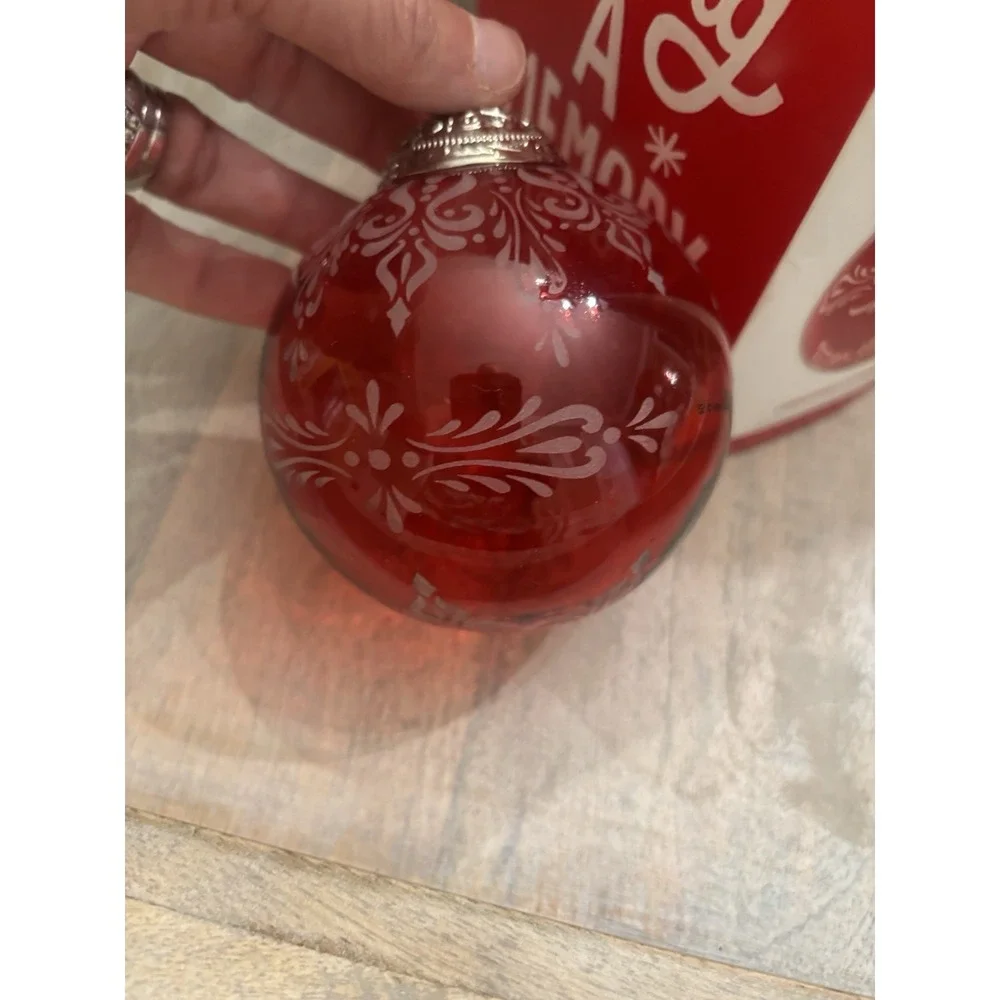 HALLMARK 2013 CHRISTMAS COMMEMORATIVE GLASS SERIES BULB ORNAMENT Euc